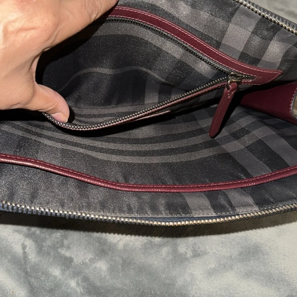 Preloved Burberry Men's Dark Blue and Burgundy Laptop Bag excellent condition